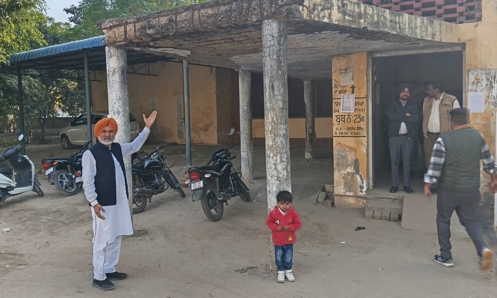 ਮਹਿਲ ਕਲਾਂ ਬਲਾਕ ਦੇ 54 ਪਿੰਡਾਂ ਦਾ ਪ੍ਰਸ਼ਾਸਕੀ ਭਾਰ ਖ਼ਸਤਾਹਾਲ ਬੀ.ਡੀ.ਪੀ.ਓ. ਦਫ਼ਤਰ ’ਤੇ