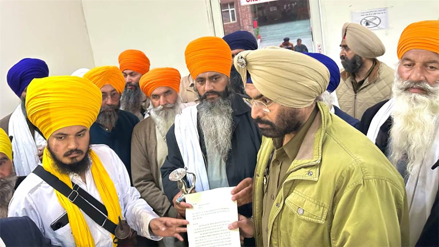 328 ਪਾਵਨ ਸਰੂਪ ਲਾਪਤਾ ਹੋਣ ਦੇ ਮਾਮਲੇ ''ਚ ਸਿੱਖ ਜਥੇਬੰਦੀਆਂ ਦਾ ਰੋਸ ਪ੍ਰਦਰਸ਼ਨ, ਦਿੱਤੀ ਚਿਤਾਵਨੀ