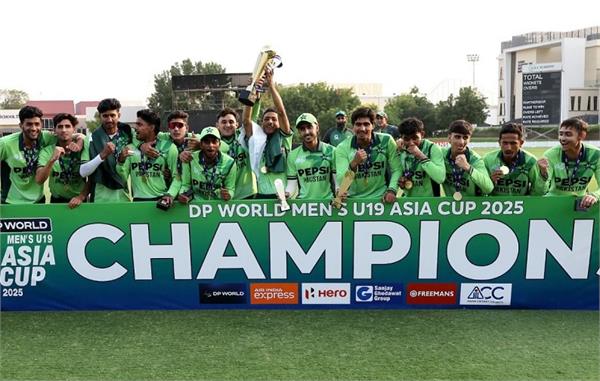 prize of one crore rupees for each player of the pakistan team