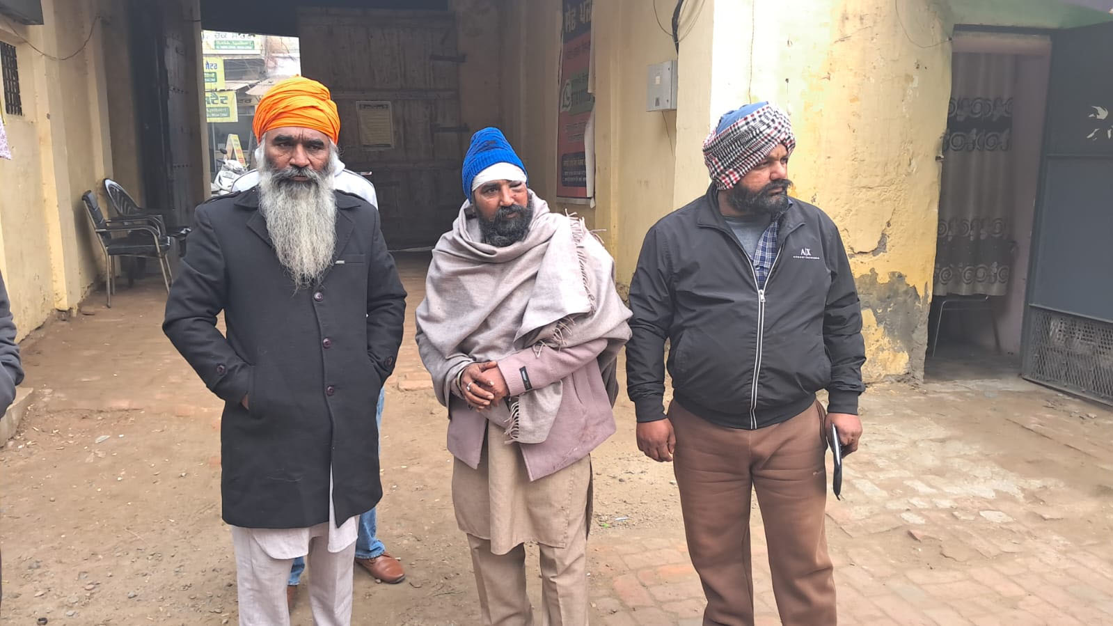 ਤਰਨਤਾਰਨ ’ਚ ਵੱਡੀ ਲੁੱਟ ਦੀ ਵਾਰਦਾਤ, ਪੰਜਾਬ ਪੁਲਸ ਦਾ ਅਧਿਕਾਰੀ ਦੱਸ ''ਆਪ'' ਸਰਪੰਚ ਨੂੰ ਬਣਾਇਆ ਨਿਸ਼ਾਨਾ