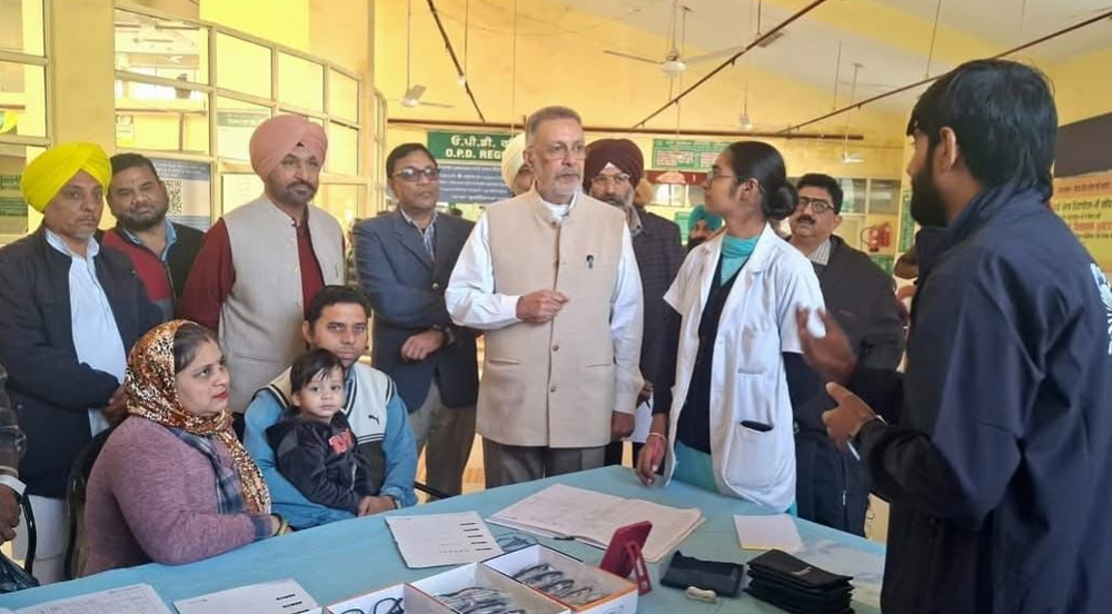 ਮਰੀਜ਼ਾਂ ਦੀਆਂ ਸਹੂਲਤਾਂ ਤੇ ਡਾਕਟਰੀ ਦੇਖਭਾਲ ਦਾ ਨਿਰੀਖਣ ਕਰਨ ਪਹੁੰਚੇ ਡਾ. ਬਲਬੀਰ ਸਿੰਘ