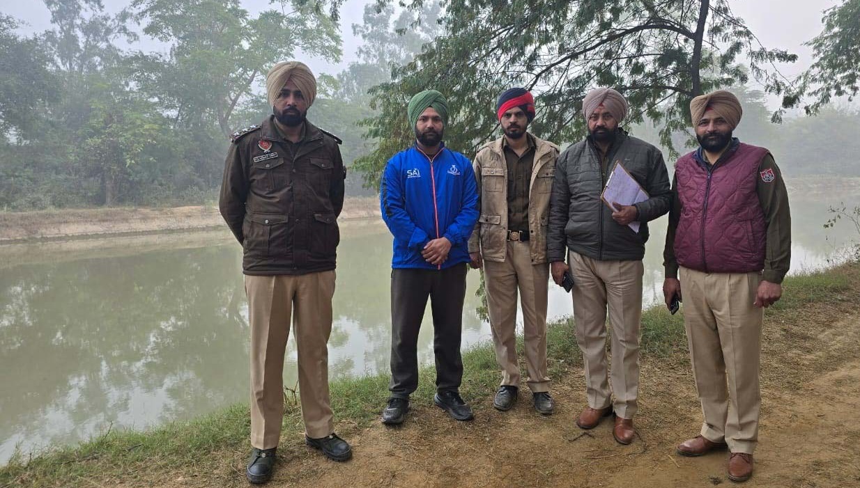 ਪੰਜਾਬ ਪੁਲਸ ਦੇ ਮੁਲਾਜ਼ਮਾਂ ਨੇ ਬਚਾਈ ਮਹਿਲਾ ਤੇ ਬੱਚੀ ਦੀ ਜਾਨ, ਨਹਿਰ ''ਚ ਛਾਲ ਮਾਰ ਕੇ ਕੀਤਾ Rescue