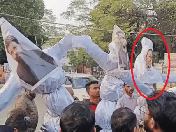 ਜਲੰਧਰ ''ਚ ਵੱਡਾ ਵਿਵਾਦ : ਪ੍ਰਦਰਸ਼ਨ ਦੌਰਾਨ ਲਿਆਂਦਾ ਸਿੱਧੂ ਮੂਸੇਵਾਲਾ ਦੀ ਮਾਤਾ ਦਾ ਪੁਤਲਾ, ਭੜਕ ਗਏ ਪ੍ਰਸ਼ੰਸਕ