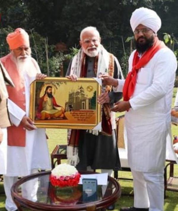 sant niranjan das ji maharaj met pm narendra modi