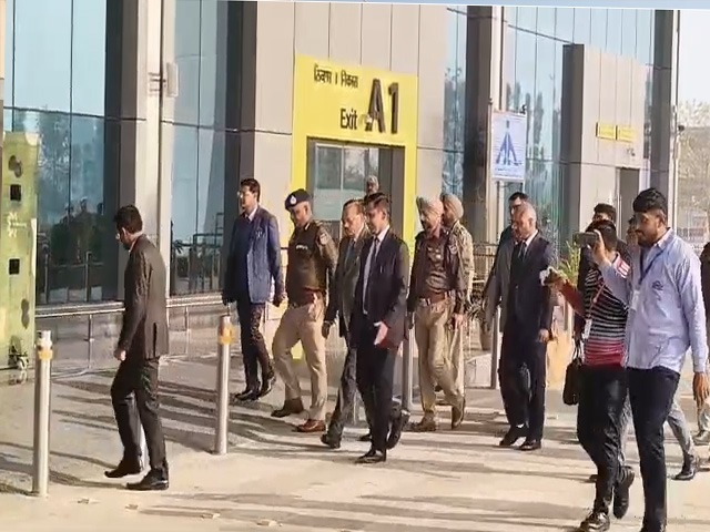 ਜਲੰਧਰ ਪੁੱਜੇ ਚੀਫ ਜਸਟਿਸ ਸੂਰਿਆਕਾਂਤ, ਆਦਮਪੁਰ ਹਵਾਈ ਅੱਡੇ ''ਤੇ ਹੋਇਆ ਵਿਸ਼ੇਸ਼ ਸਨਮਾਨ