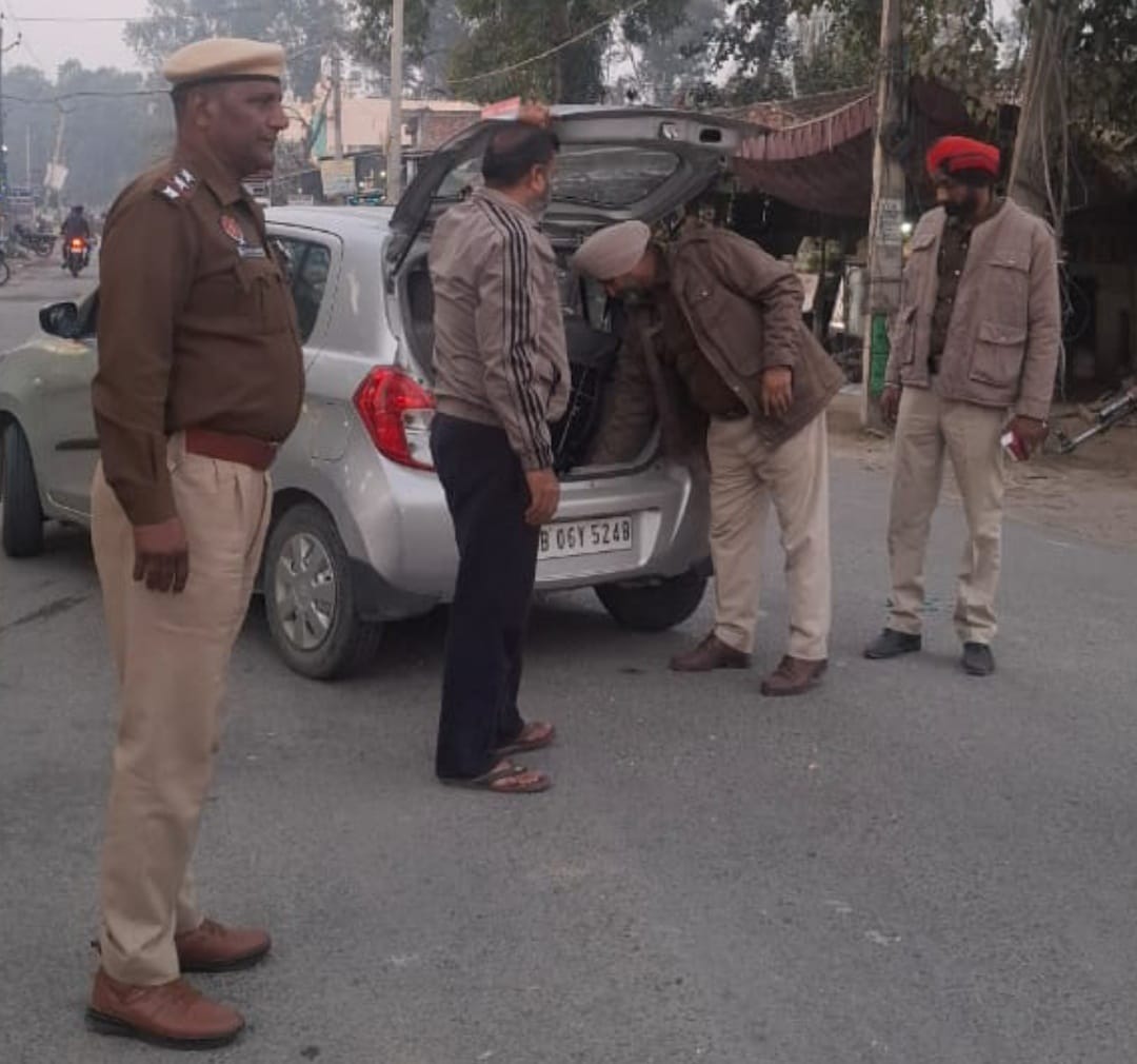 ਥਾਨਾ ਦੌਰਾਗਲਾ ਦੀ ਪੁਲਸ ਨੇ ਬਿਨਾਂ ਨੰਬਰ ਪਲੇਟਾਂ ਦੇ ਵਾਹਨਾਂ ਦੇ ਕੱਟੇ ਚਾਲਾਨ