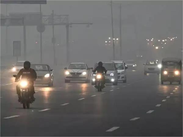 pollution continues to wreak havoc in delhi ncr  aqi crosses 750