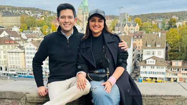 ਰਾਘਵ ਚੱਢਾ ਨੇ ਪਿਤਾ ਬਣਨ ਦੀ ਖੁਸ਼ੀ ''ਚ ਸੰਸਦ ਕੰਪਲੈਕਸ ''ਚ ਕਰਵਾਇਆ ਲੋਕਾਂ ਦਾ ਮੂੰਹ ਮਿੱਠਾ