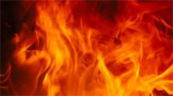 massive fire breaks out in mumbai slum