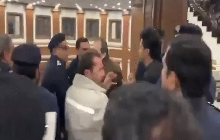 ਪਾਕਿਸਤਾਨ ਦੀ ਪੰਜਾਬ ਵਿਧਾਨ ਸਭਾ CM ਦੀ ਕੁੱਟਮਾਰ, ਵੀਡੀਓ ਵਾਇਰਲ