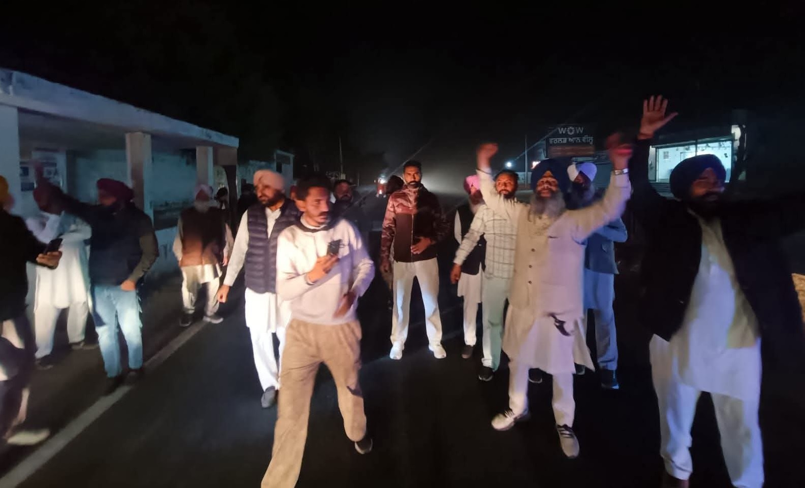 ਕਾਊਂਟਿੰਗ ਏਜੰਟਾਂ ਨੂੰ ਪਾਸ ਨਾ ਮਿਲਣ ’ਤੇ ਵਿਰੋਧੀ ਪਾਰਟੀਆਂ ਦਾ ਸੰਘੇੜਾ ਕਾਲਜ ਅੱਗੇ ਰੋਸ, ਟਰੈਫਿਕ ਜਾਮ