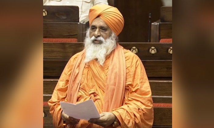 ਸੰਤ ਸੀਚੇਵਾਲ ਨੇ ਰਾਜ ਸਭਾ ’ਚ ਕਿਸਾਨਾਂ ਦੀਆਂ ਟੁੱਕੜੇ-ਟੁੱਕੜੇ ਕੀਤੀਆਂ ਜਾ ਰਹੀਆਂ ਜ਼ਮੀਨਾਂ ਦਾ ਰੱਖਿਆ ਮਾਮਲਾ