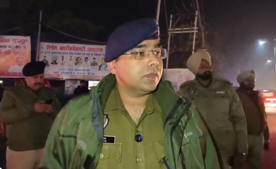 ਚੋਣਾਂ ਦੇ ਮੱਦੇਨਜ਼ਰ ਗੁਰਦਾਸਪੁਰ ਚੱਪੇ ਚੱਪੇ ''ਤੇ ਤਾਇਨਾਤ ਭਾਰੀ ਪੁਲਸ ਫੋਰਸ, 2000 ਪੁਲਸ ਕਰਮਚਾਰੀ ਡਿਊਟੀ ''ਚ ਡਟੇ