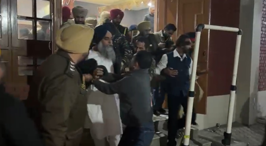 ਖੰਨਾ ''ਚ ਚੋਣ ਦੌਰਾਨ ਭਖਿਆ ਮਾਹੌਲ, ਪੁਲਸ ਨੇ ਹਿਰਾਸਤ ''ਚ ਲਏ ਅਕਾਲੀ ਹਲਕਾ ਇੰਚਾਰਜ
