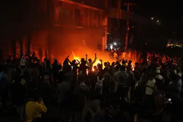 ਬੰਗਲਾਦੇਸ਼ ਹਿੰਸਾ : 7 ਸਾਲ ਦੀ ਬੱਚੀ ਨੂੰ ਜ਼ਿੰਦਾ ਸਾੜ ਦਿੱਤਾ