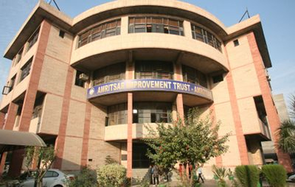 ਅੰਮ੍ਰਿਤਸਰ ਟੈਂਡਰ ਘੁਟਾਲਾ ਮਾਮਲੇ 'ਚ ਪੰਜਾਬ ਸਰਕਾਰ ਦੀ ਵੱਡੀ ਕਾਰਵਾਈ, ਇੰਪਰੂਵਮੈਂਟ ਟਰੱਸਟ ਦੇ 7 ਇੰਜੀਨੀਅਰ ਸਸਪੈਂਡ