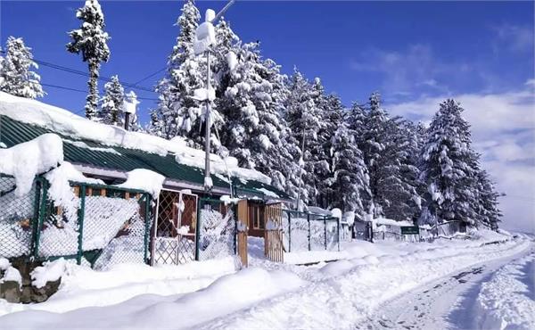 fresh snowfall in kashmir  mercury drops