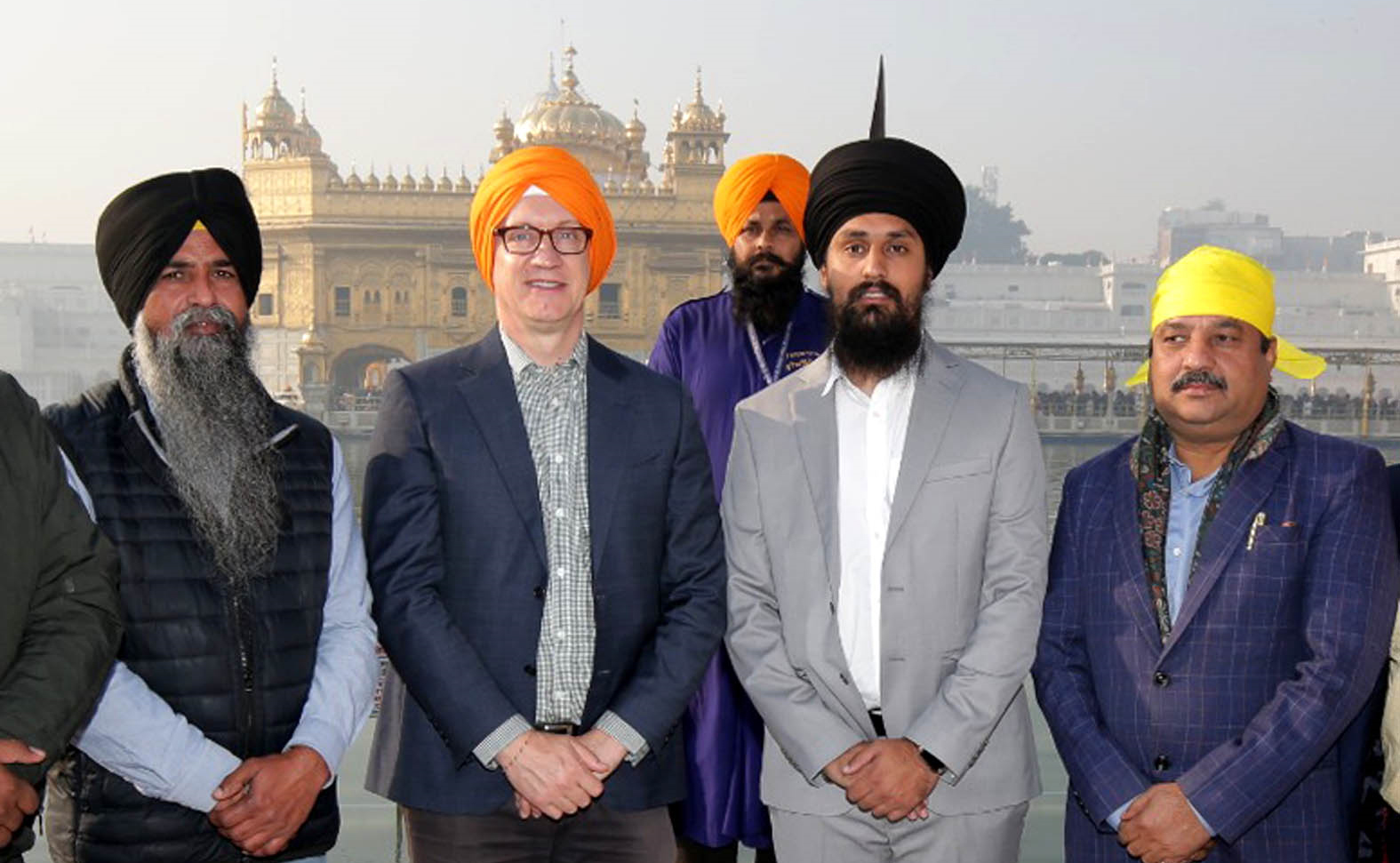 ਆਸਟ੍ਰੇਲੀਆਈ ਅਸਿਸਟੈਂਟ ਮੰਤਰੀ ਸੱਚਖੰਡ ਸ੍ਰੀ ਹਰਿਮੰਦਰ ਸਾਹਿਬ ਵਿਖੇ ਨਤਮਸਤਕ