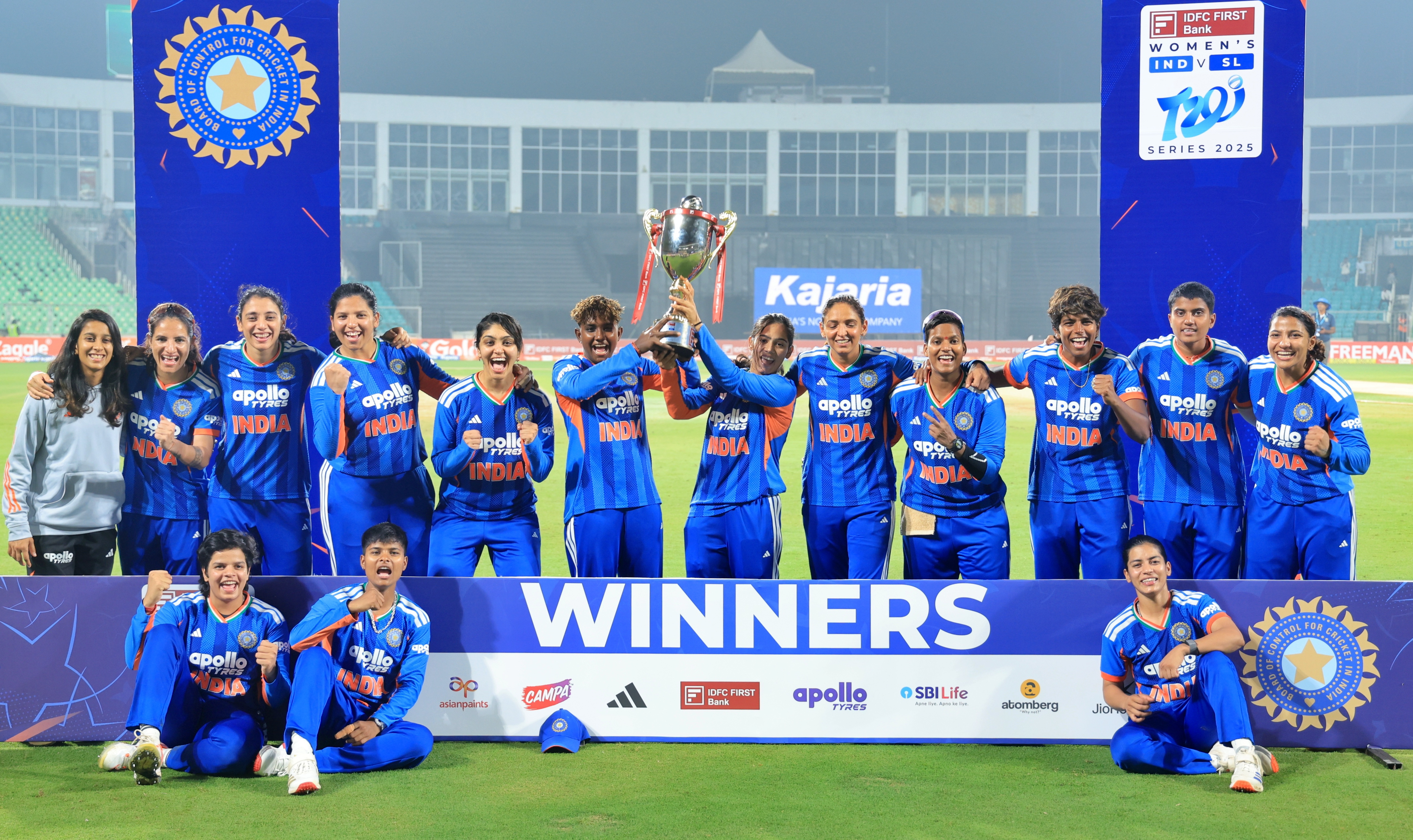 ਭਾਰਤ ਨੇ ਸ਼੍ਰੀਲੰਕਾ ਨੂੰ 15 ਦੌੜਾਂ ਨਾਲ ਹਰਾਇਆ, ਵਿਸ਼ਵ ਕੱਪ ਤੋਂ ਪਹਿਲਾਂ 5-0 ਨਾਲ ਕੀਤਾ ਕਲੀਨ ਸਵੀਪ