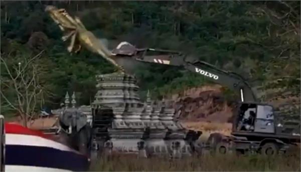 thai army breaks hindu god statue in cambodia