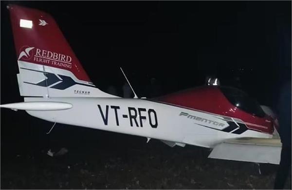 mp  trainee plane hits power line in seoni
