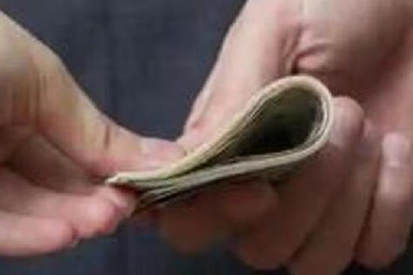 asi throws money air after caught bribe