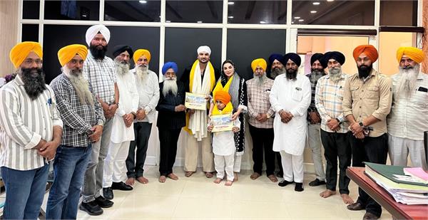 yuvraj hans along with his family paid obeisance at gurdwara sri ber sahib