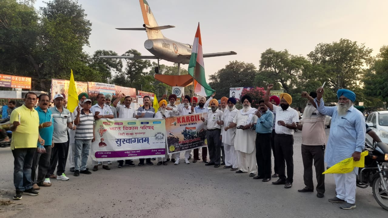 ਕਾਰਗਿਲ ਵਿਜੇ ਦਿਵਸ ਸਬੰਧੀ ਗੁਰਦਾਸਪੁਰ ਸ਼ਹਿਰ ਅੰਦਰ ਕੱਢਿਆ ਕੈਂਡਲ ਮਾਰਚ