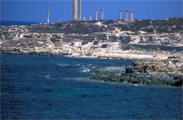 boat full of migrants capsizes