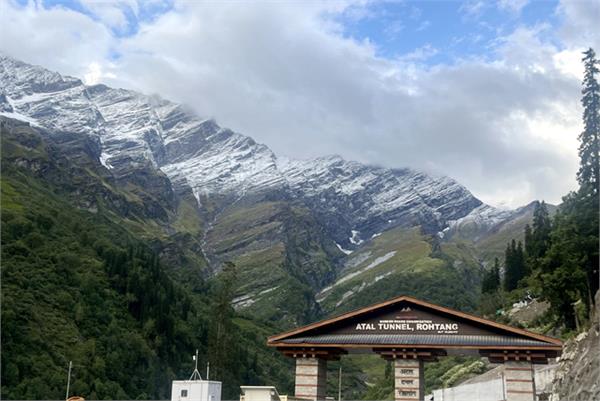 snowfall in baralacha  shinkula and rohtang