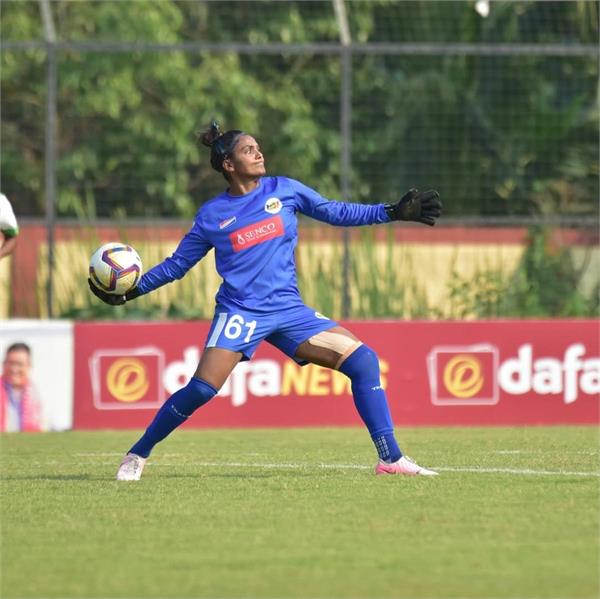 indian star player aditi retires from football