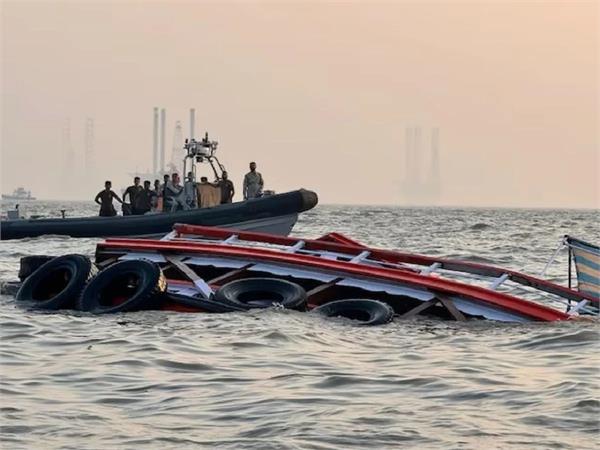 fishermen  s boat capsizes in raigarh