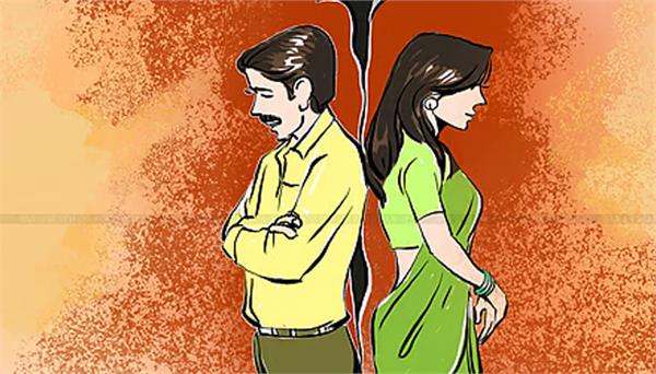 husband cannot ask wife for mobile and bank passwords