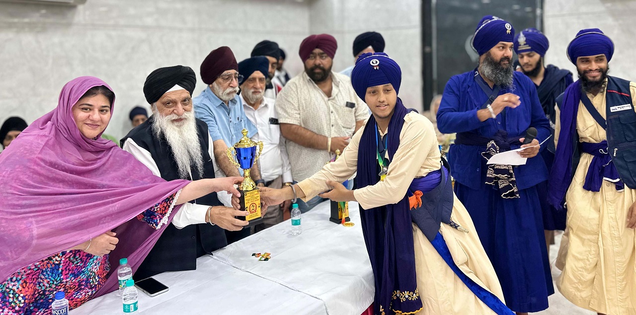 ਗੁਰਦੁਆਰਾ ਰਾਜੌਰੀ ਗਾਰਡਨ ''ਚ ਕਰਵਾਇਆ ਦਸਤਾਰ ਅਤੇ ਦੁਮਾਲਾ ਮੁਕਾਬਲਾ