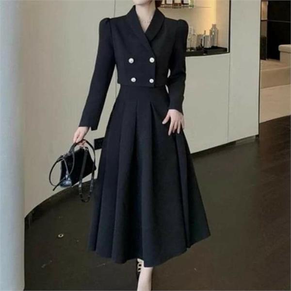full black outfits are giving young women the   lady boss   look