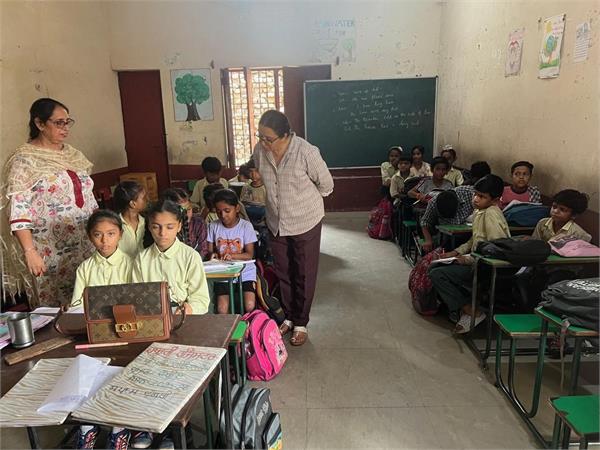 primary school students were going home during school hours