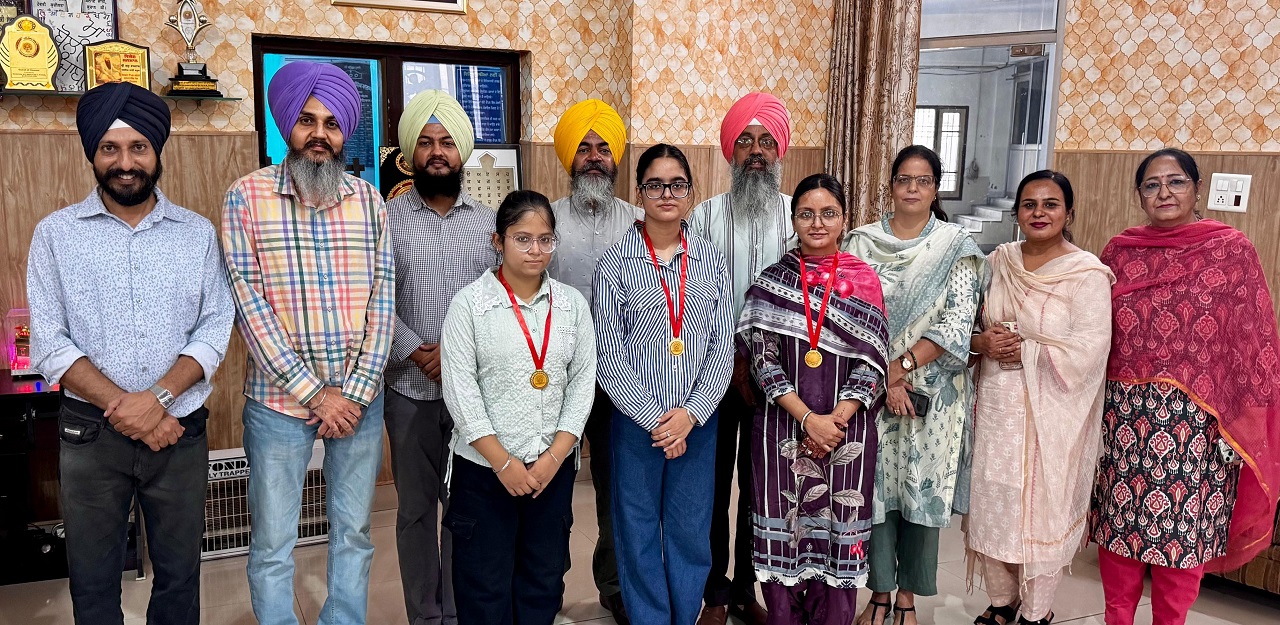 ਤ੍ਰੈ ਸ਼ਤਾਬਦੀ ਗੁਰੂ ਗੋਬਿੰਦ ਸਿੰਘ ਖਾਲਸਾ ਕਾਲਜ ਦੇ ਵਿਦਿਆਰਥੀਆਂ ਨੇ ਬੀਸੀਏ ਦੀ ਪ੍ਰੀਖਿਆ ''ਚ ਮਾਰੀਆਂ ਮੱਲਾਂ