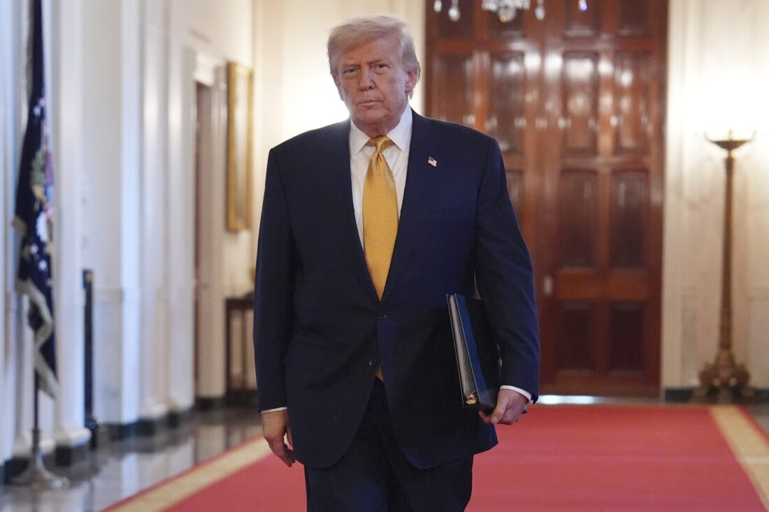 Trump ਦੀ ਲੋਕਪ੍ਰਿਅਤਾ ''ਚ ਭਾਰੀ ਗਿਰਾਵਟ, ਇਮੀਗ੍ਰੇਸ਼ਨ ਮੁੱਦੇ ''ਤੇ ਵੱਡਾ ਝਟਕਾ