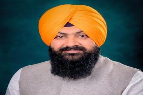 akali leader sarabjit singh jhinjar taken into custody by police