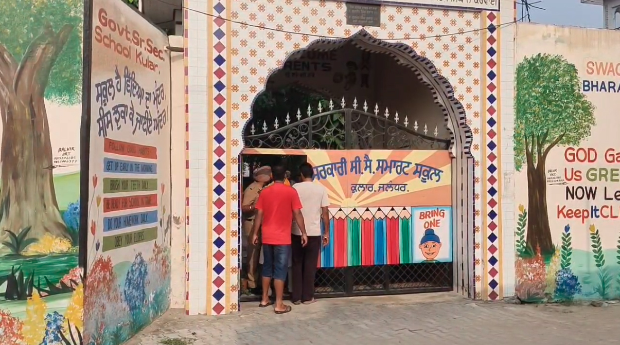 ਜਲੰਧਰ ''ਚ ਵੀ ਭਖਿਆ ਸਿਆਸੀ ਮਾਹੌਲ, ਵੋਟਾਂ ਪੈਣ ਦਾ ਕੰਮ ਲਗਾਤਾਰ ਜਾਰੀ, ਦਿਸ ਰਿਹੈ ਭਾਰੀ ਉਤਸ਼ਾਹ