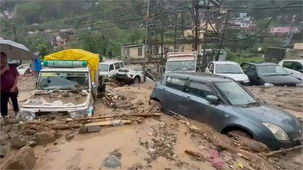 flash flood due to cloudburst in mandi