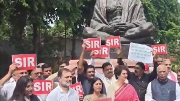 opposition mps march in parliament complex