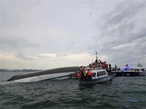tourist boat incident update