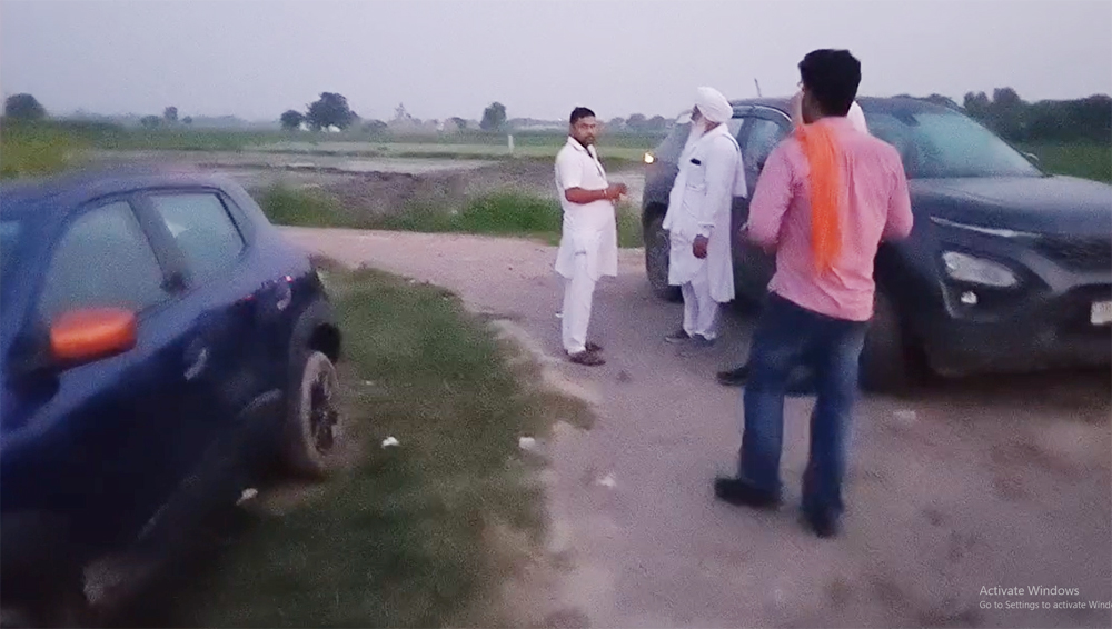 ਪੰਜਾਬ ''ਚ ਡੇਰੇ ਦੀ ਜ਼ਮੀਨ ਨੂੰ ਲੈ ਕੇ ਪੈ ਗਿਆ ਰੌਲਾ, ਪੂਰਾ ਪਿੰਡ ਹੋ ਗਿਆ ਇਕੱਠਾ
