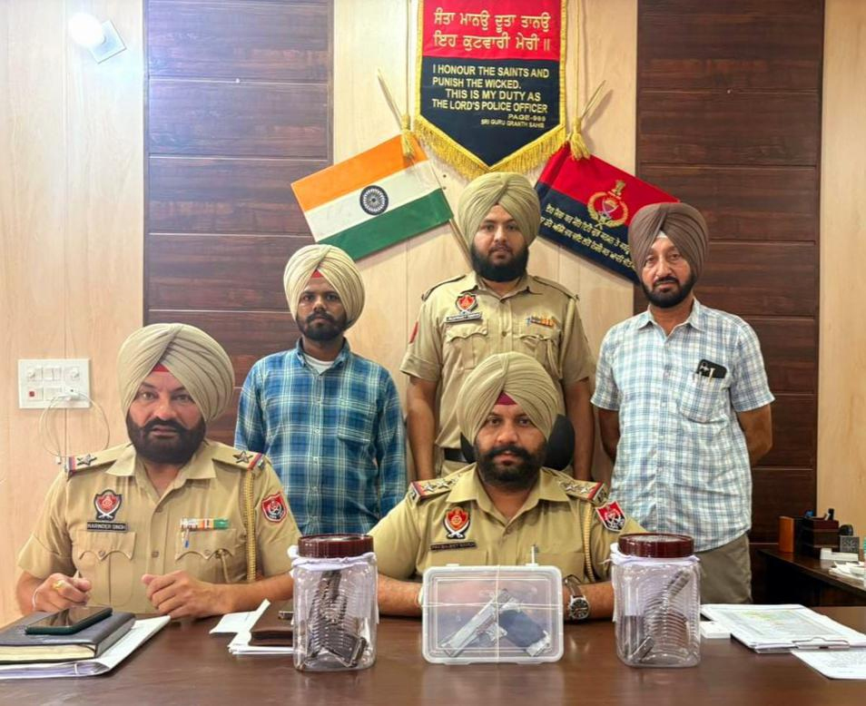 ਪੁਲਸ ਨੇ ਪੁੱਛਗਿੱਛ ਦੌਰਾਨ ਮੁਲਜ਼ਮ ਪਾਸੋਂ 2 ਪਿਸਤੌਲ ਤੇ ਜ਼ਿੰਦਾ ਰੌਂਦ ਕੀਤੇ ਬਰਾਮਦ