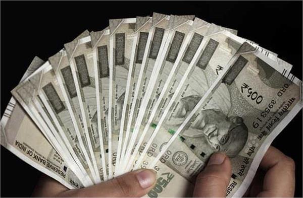 6 rupees brightened the fortunes of 2 workers