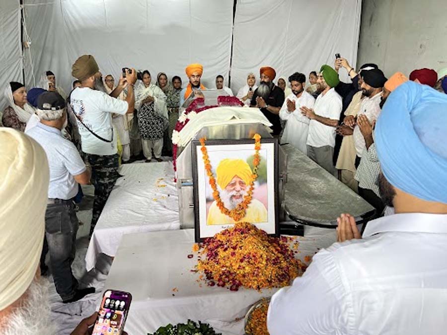 ਪੰਜ ਤੱਤਾਂ 'ਚ ਵਿਲੀਨ ਹੋਏ ਦੌੜਾਕ ਫ਼ੌਜਾ ਸਿੰਘ, ਅੰਤਿਮ ਵਿਦਾਈ ਮੌਕੇ CM ਮਾਨ ਸਣੇ ਪਹੁੰਚੀਆਂ ਕਈ ਹਸਤੀਆਂ