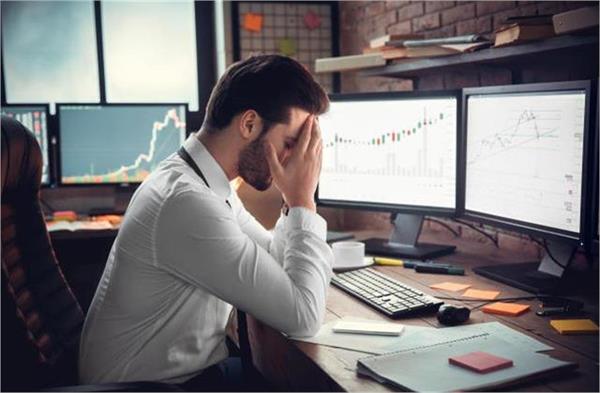 investors   earnings hit a brake  market sees huge fall