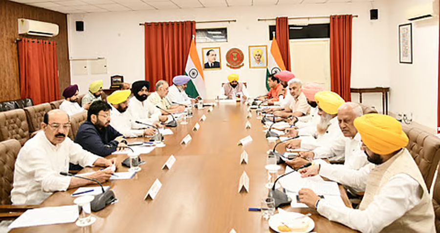 ਪੰਜਾਬ ਕੈਬਨਿਟ ਦੀ ਹੋਈ ਅਹਿਮ ਮੀਟਿੰਗ, ਲਏ ਗਏ ਵੱਡੇ ਫ਼ੈਸਲੇ, ਗਰੁੱਪ D ''ਚ ਭਰਤੀ ਹੋਣ ਦੀ ਵਧਾਈ ਗਈ ਉਮਰ ਹੱਦ