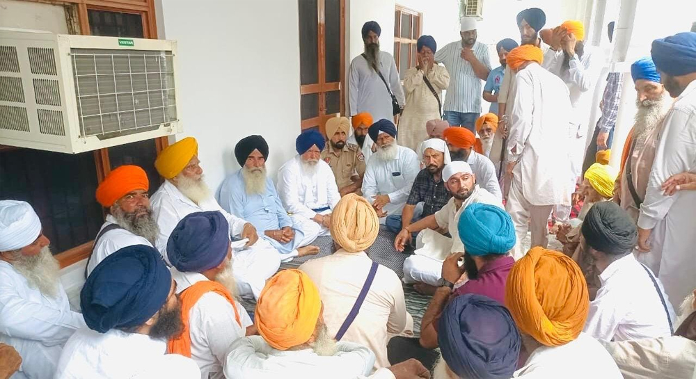 ਸੰਗਰਾਂਦ ਦੇ ਦਿਨ ਗੁਰਦੁਆਰਾ ਸਾਹਿਬ ''ਚ ਹਾਦਸਾ, ਅਗਨ ਭੇਂਟ ਹੋਏ ਗੁਰੂ ਗ੍ਰੰਥ ਸਾਹਿਬ ਜੀ ਦੇ ਸਰੂਪ